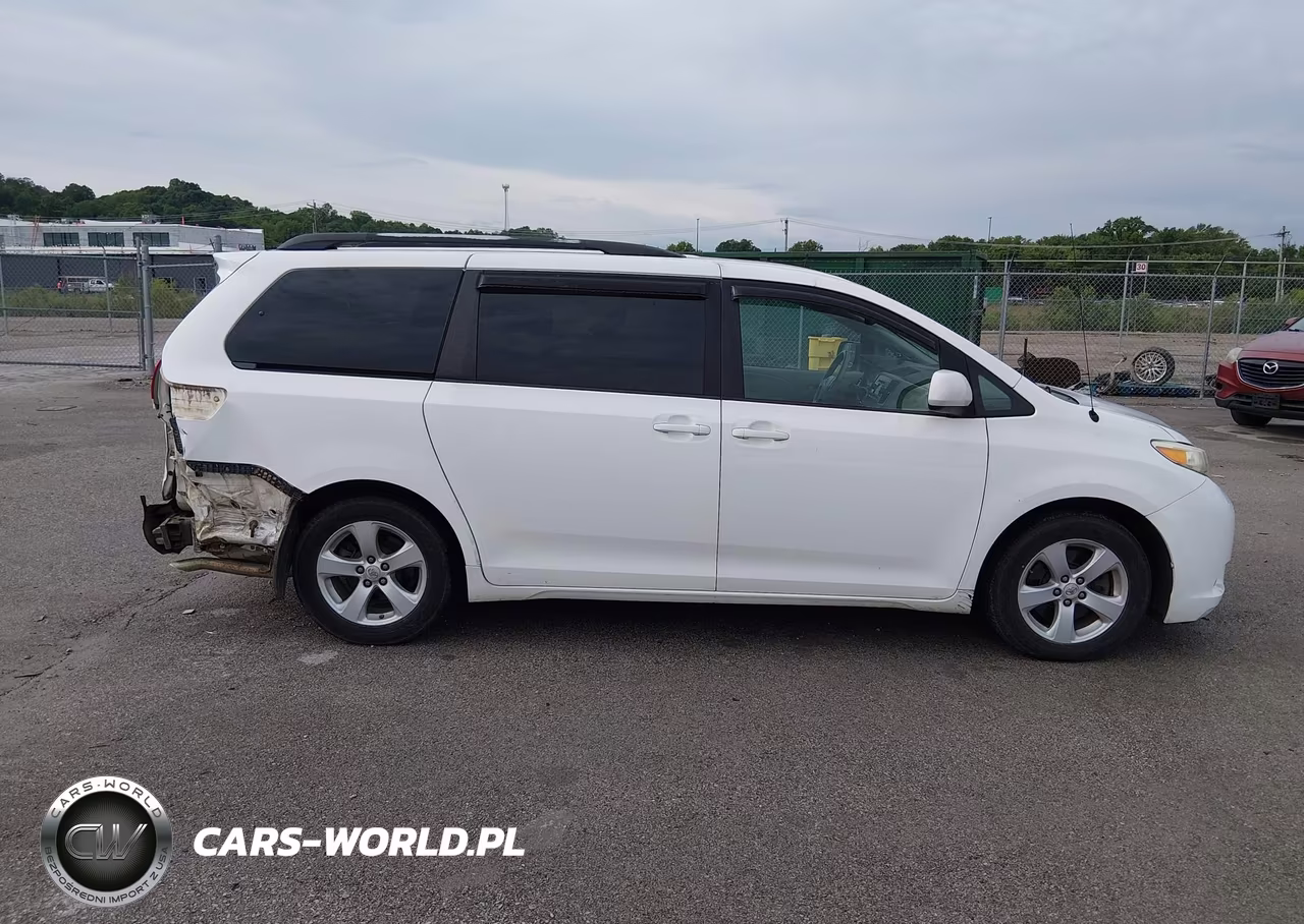 2011 Toyota Sienna Le V6 VIN:5TDKK3DCXBS071828 - 13