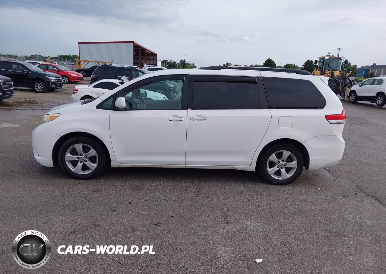 2011 Toyota Sienna Le V6 VIN:5TDKK3DCXBS071828 - 14