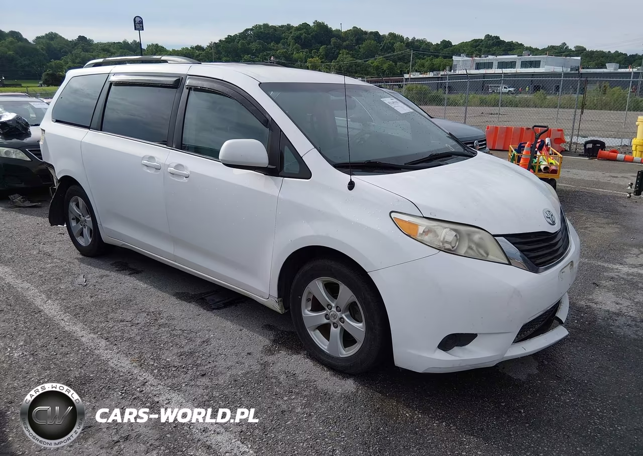 2011 Toyota Sienna Le V6 VIN:5TDKK3DCXBS071828 - 3