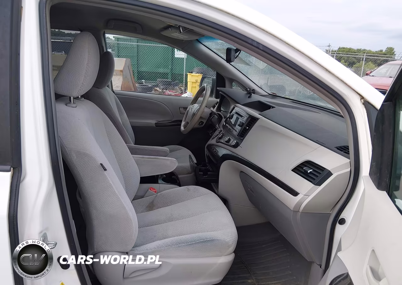 2011 Toyota Sienna Le V6 VIN:5TDKK3DCXBS071828 - 5