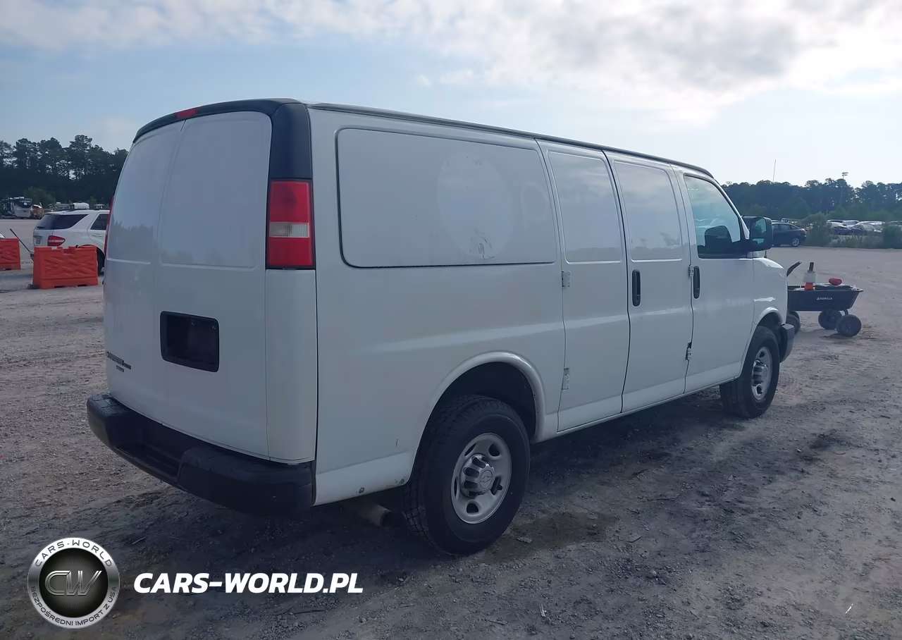 2015 Chevrolet Express 3500 Work Van VIN:1GCZGTCGXF1184332 - 4