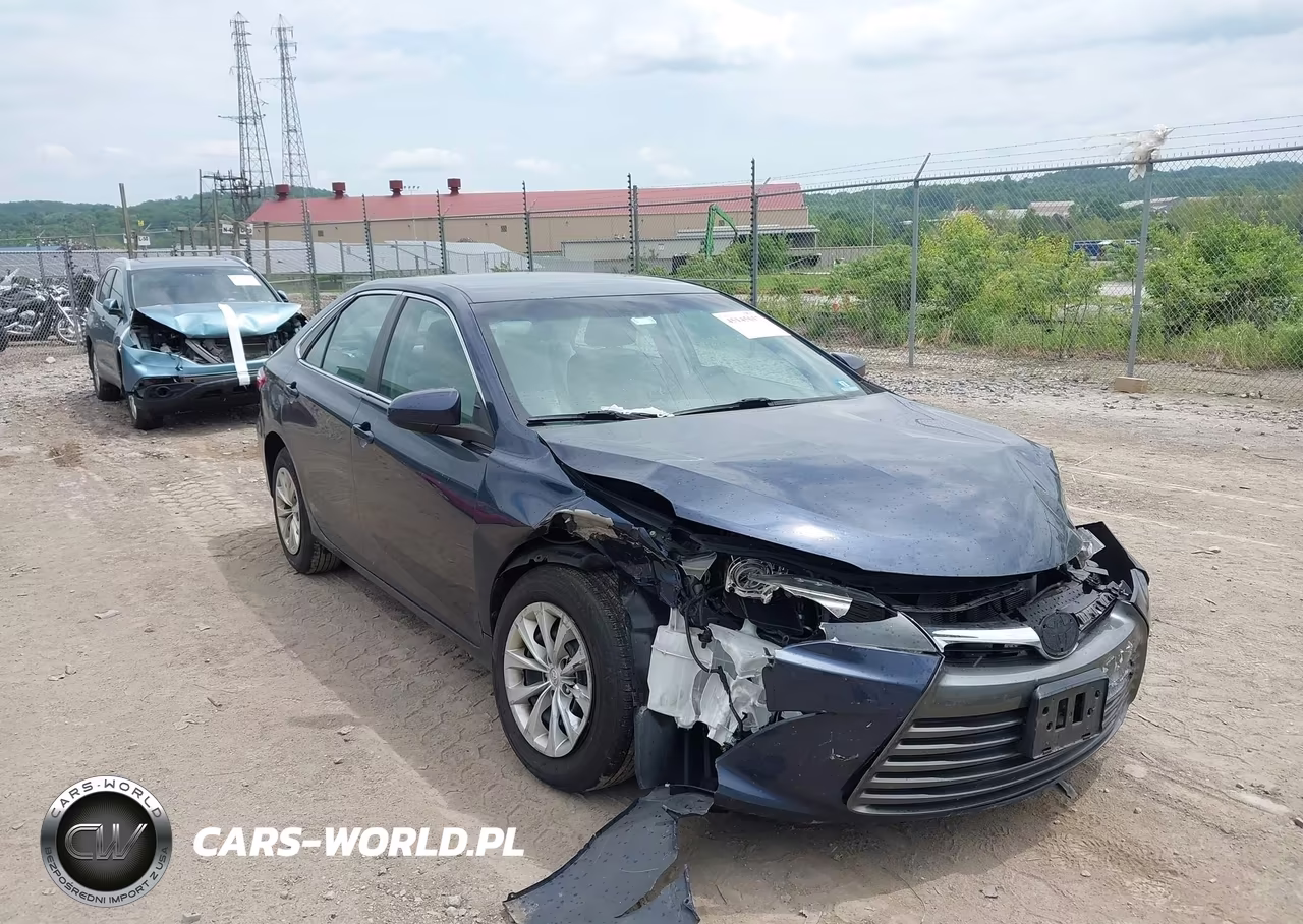 2016 Toyota Camry Le – zdjęcie 1 z 17