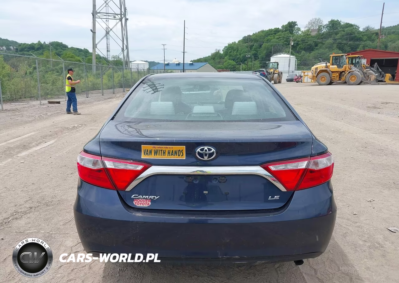 2016 Toyota Camry Le VIN:4T1BF1FK2GU609823 - 17