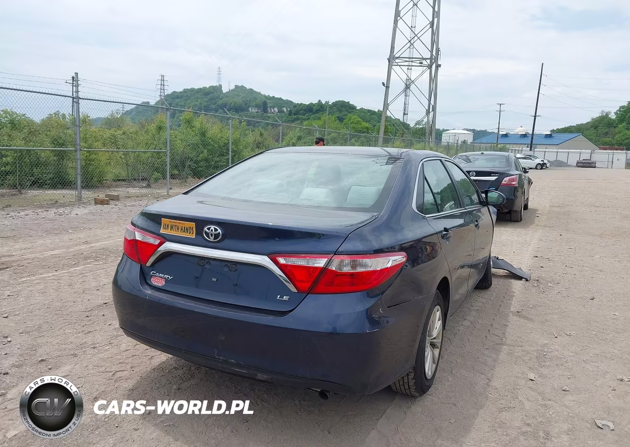 2016 Toyota Camry Le VIN:4T1BF1FK2GU609823 - 4