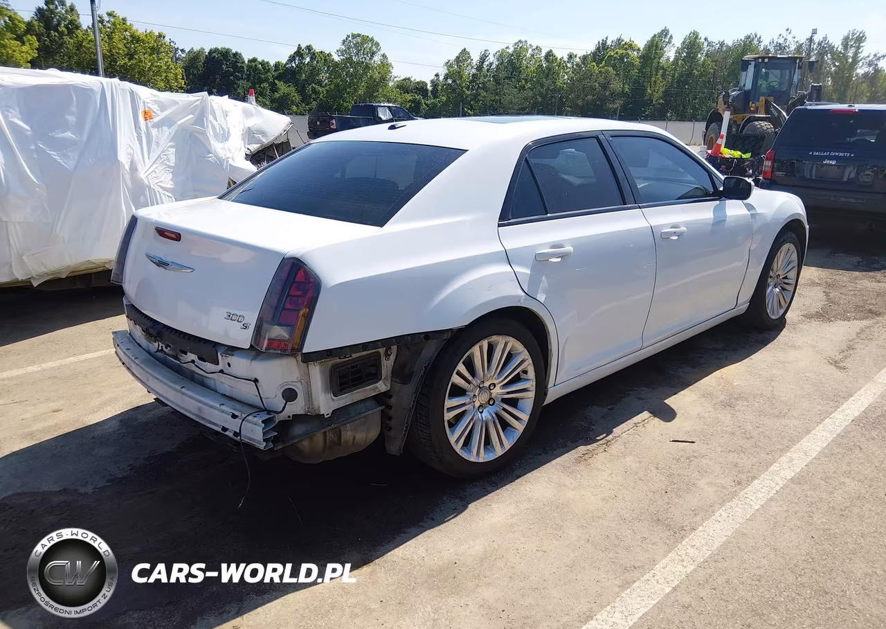 2014 Chrysler 300 300S VIN:2C3CCABG6EH315901 - 4