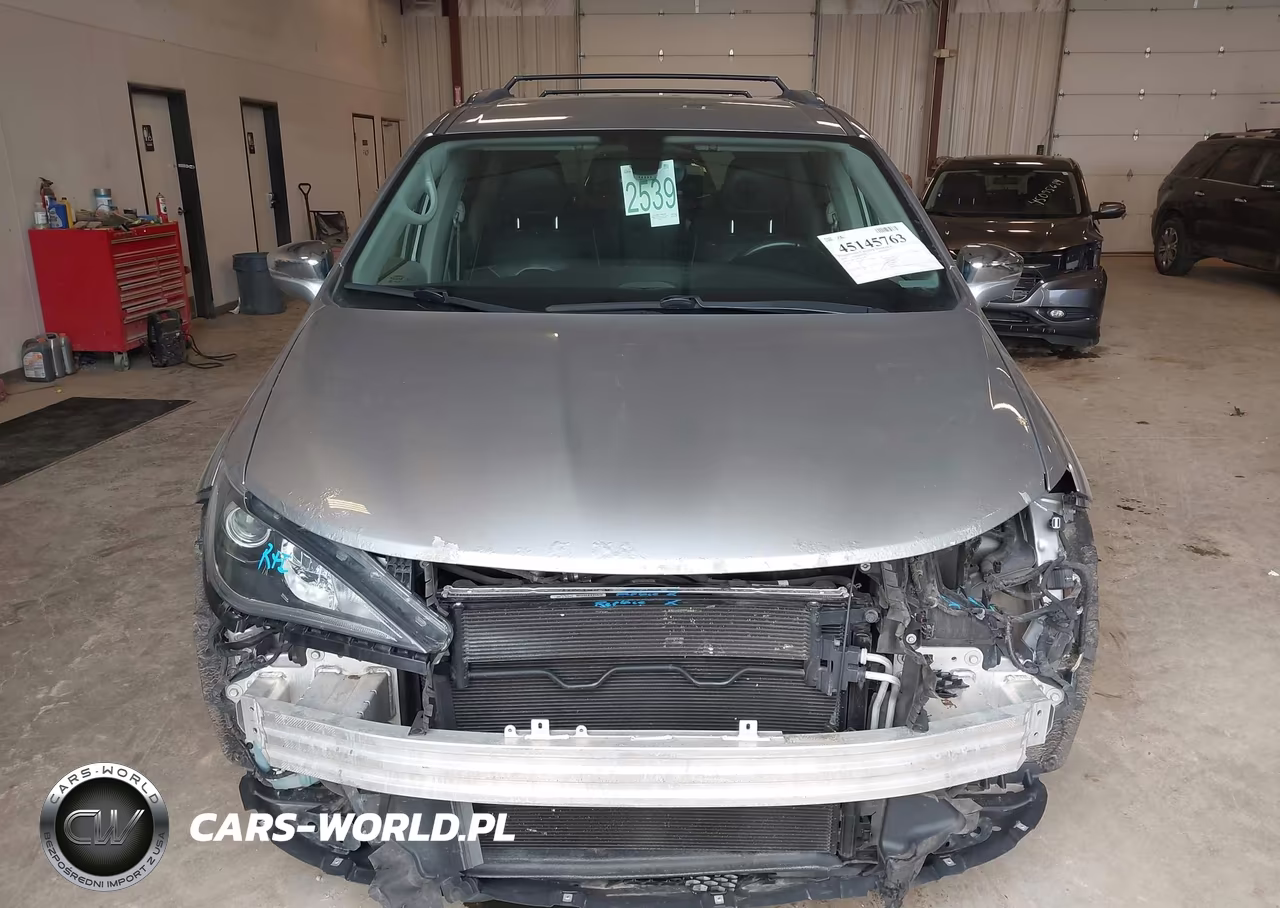 2018 Chrysler Pacifica Limited VIN:2C4RC1GG3JR251741 - 12