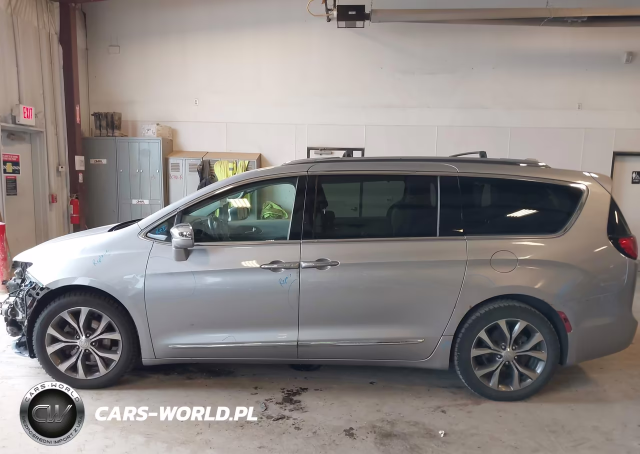 2018 Chrysler Pacifica Limited VIN:2C4RC1GG3JR251741 - 14