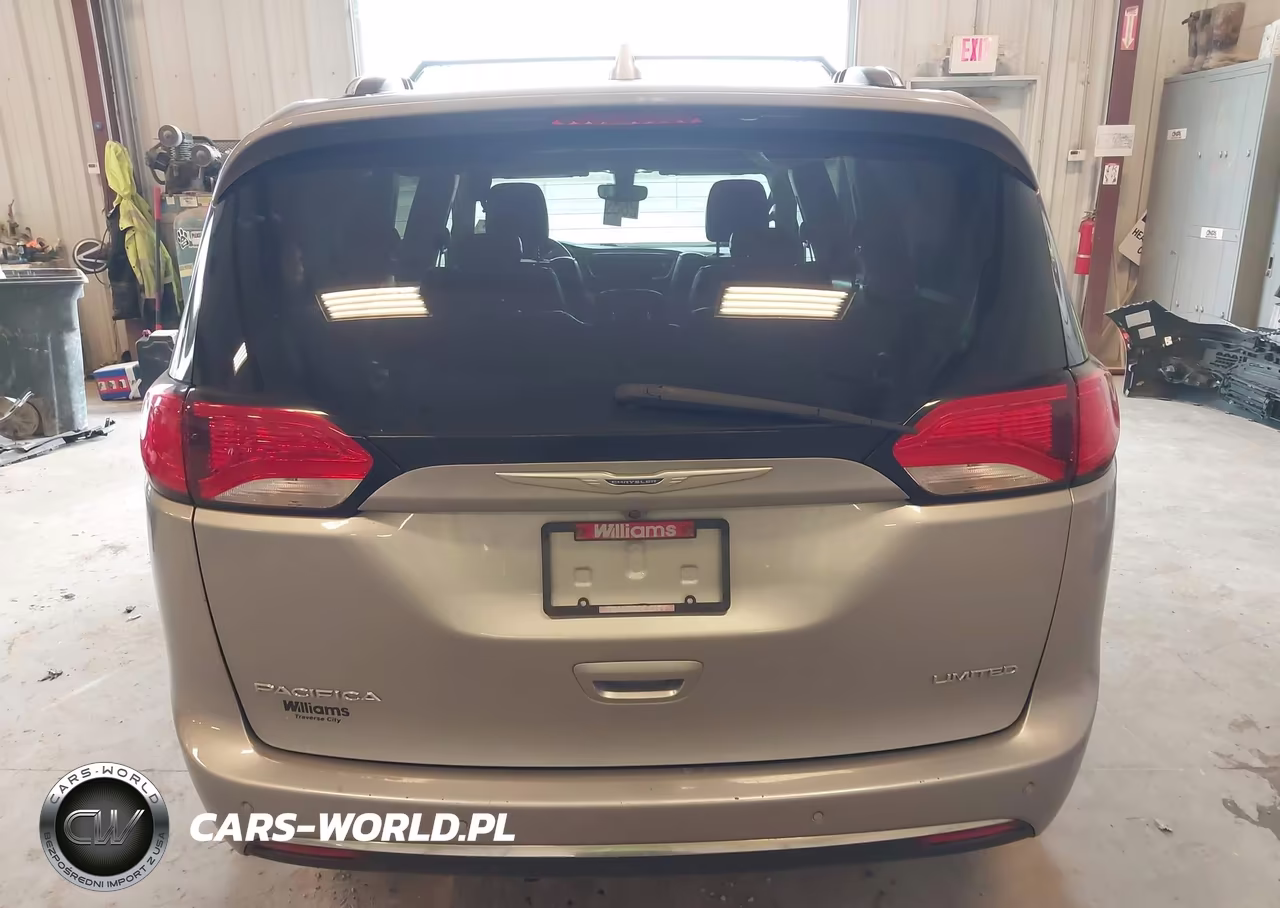 2018 Chrysler Pacifica Limited VIN:2C4RC1GG3JR251741 - 16