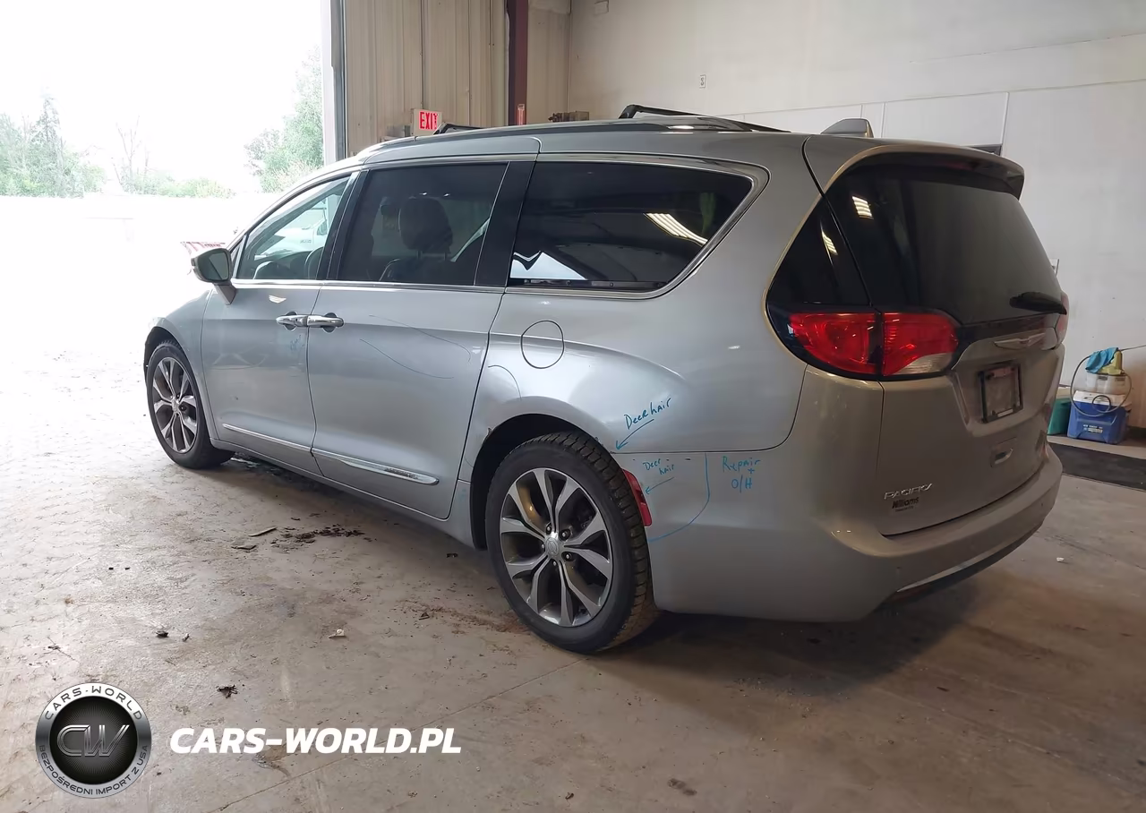 2018 Chrysler Pacifica Limited VIN:2C4RC1GG3JR251741 - 3