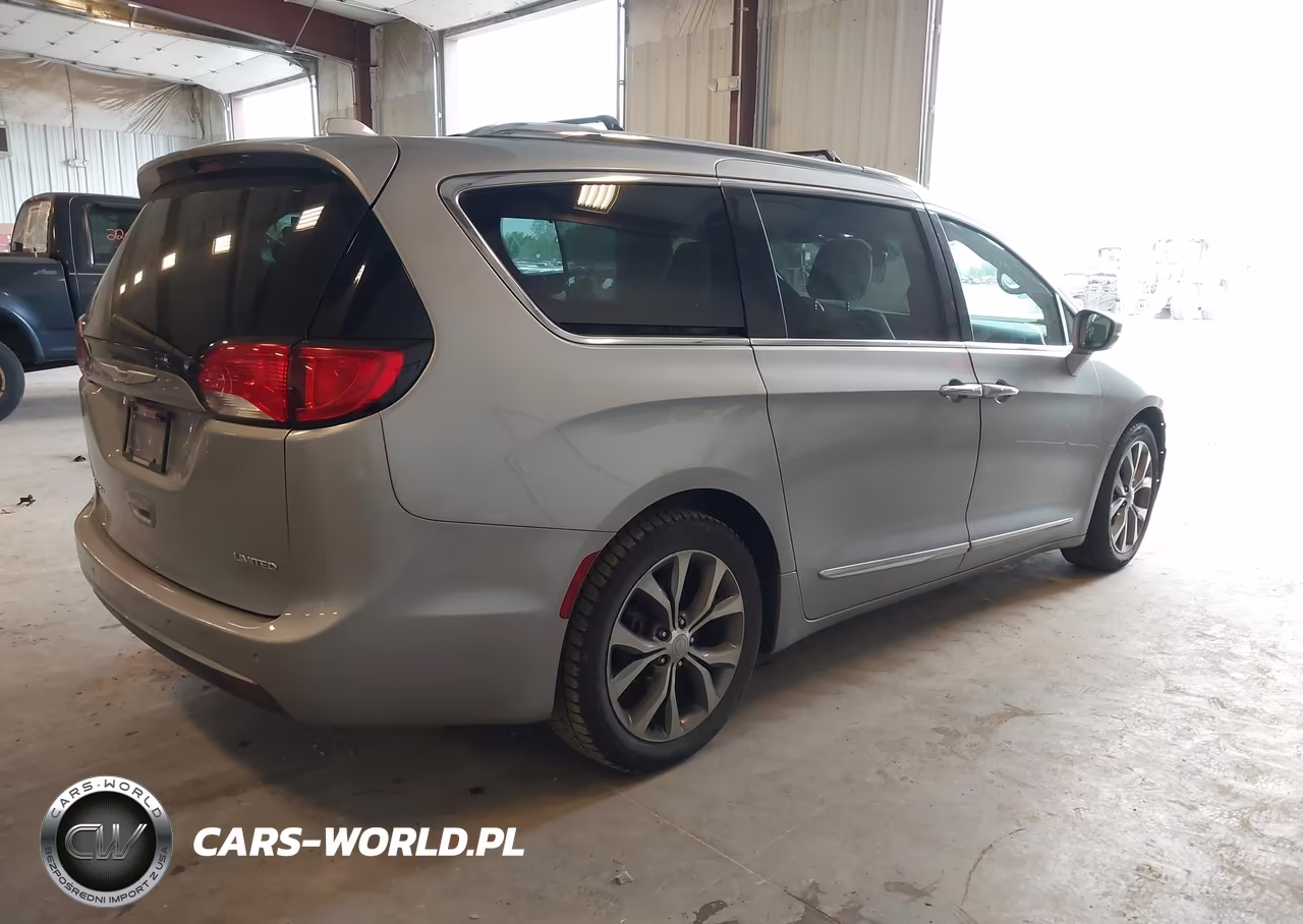 2018 Chrysler Pacifica Limited VIN:2C4RC1GG3JR251741 - 4