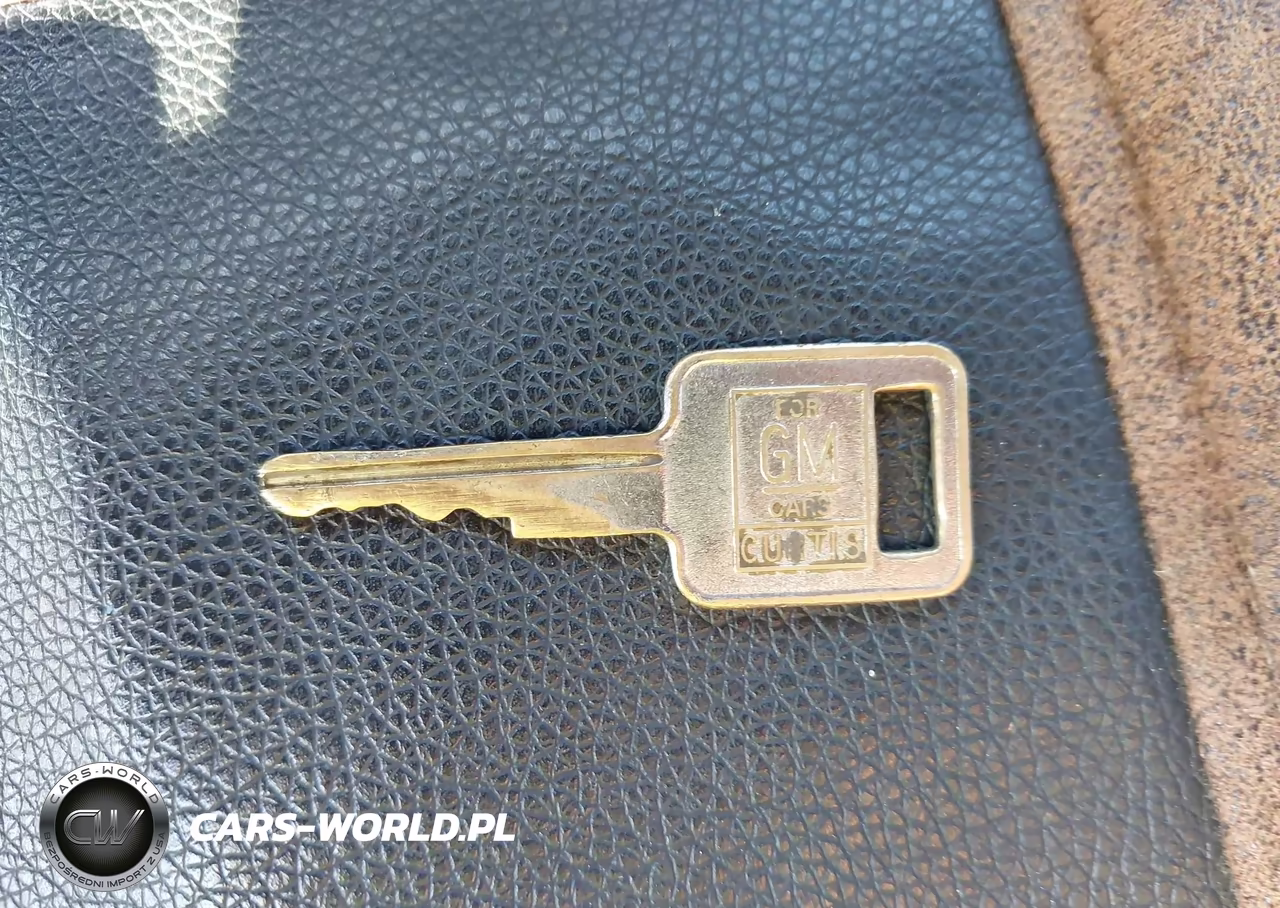 1983 Chevrolet C10 VIN:2GCDC14H7D1112819 - 11