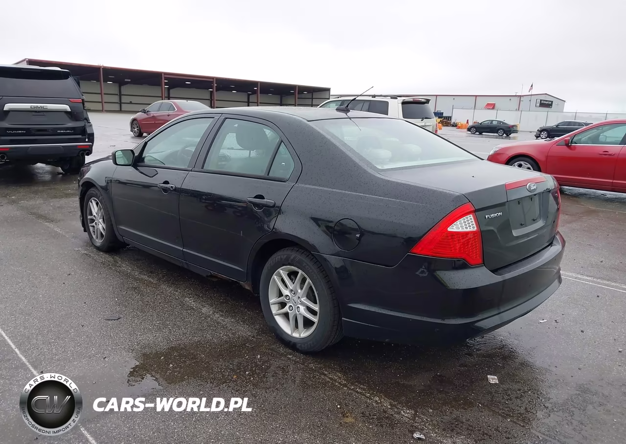 2010 Ford Fusion S VIN:3FAHP0GA9AR429898 - 3