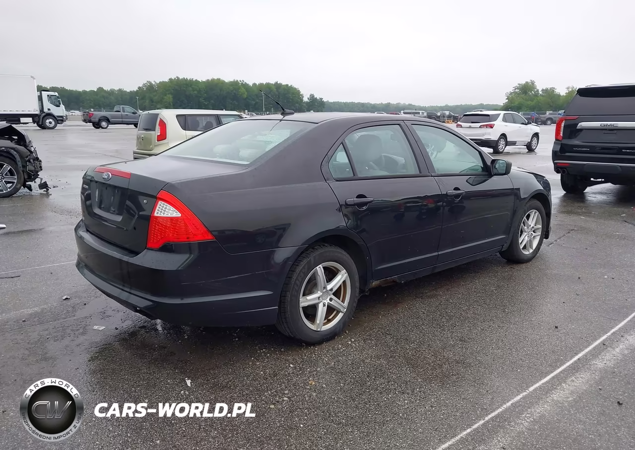 2010 Ford Fusion S VIN:3FAHP0GA9AR429898 - 4
