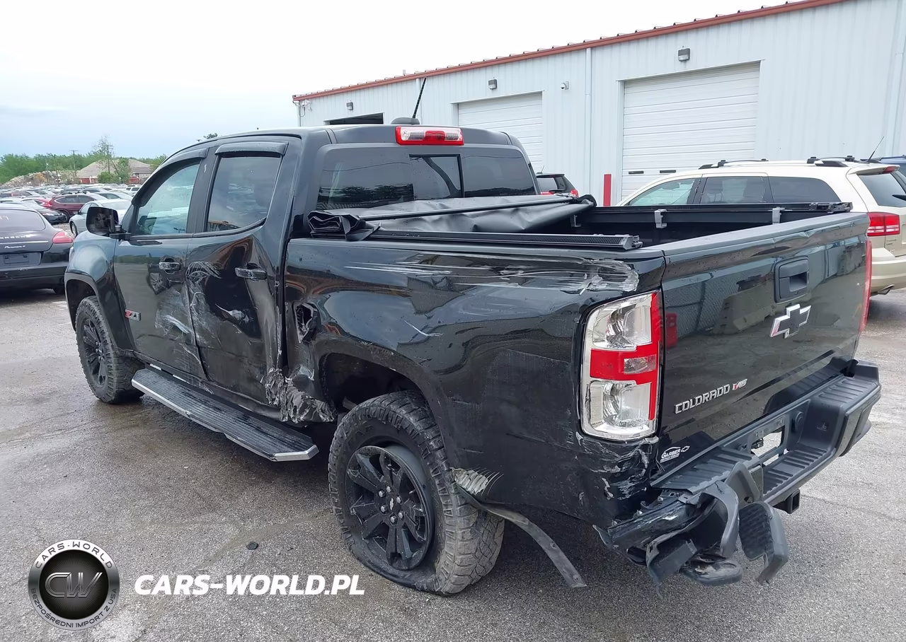 2018 Chevrolet Colorado Z71 VIN:1GCGTDENXJ1258913 - 3