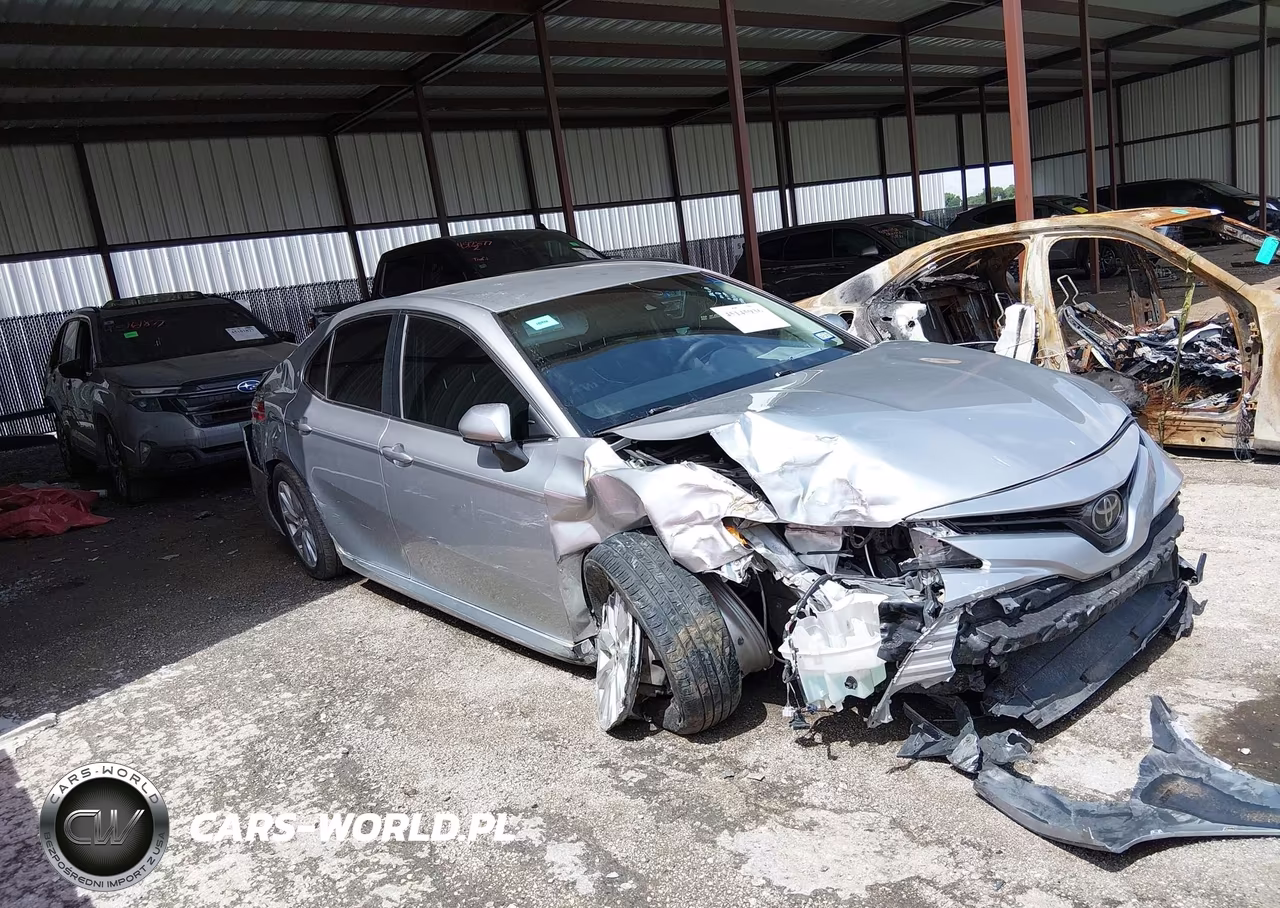 2018 Toyota Camry Le – zdjęcie 1 z 16