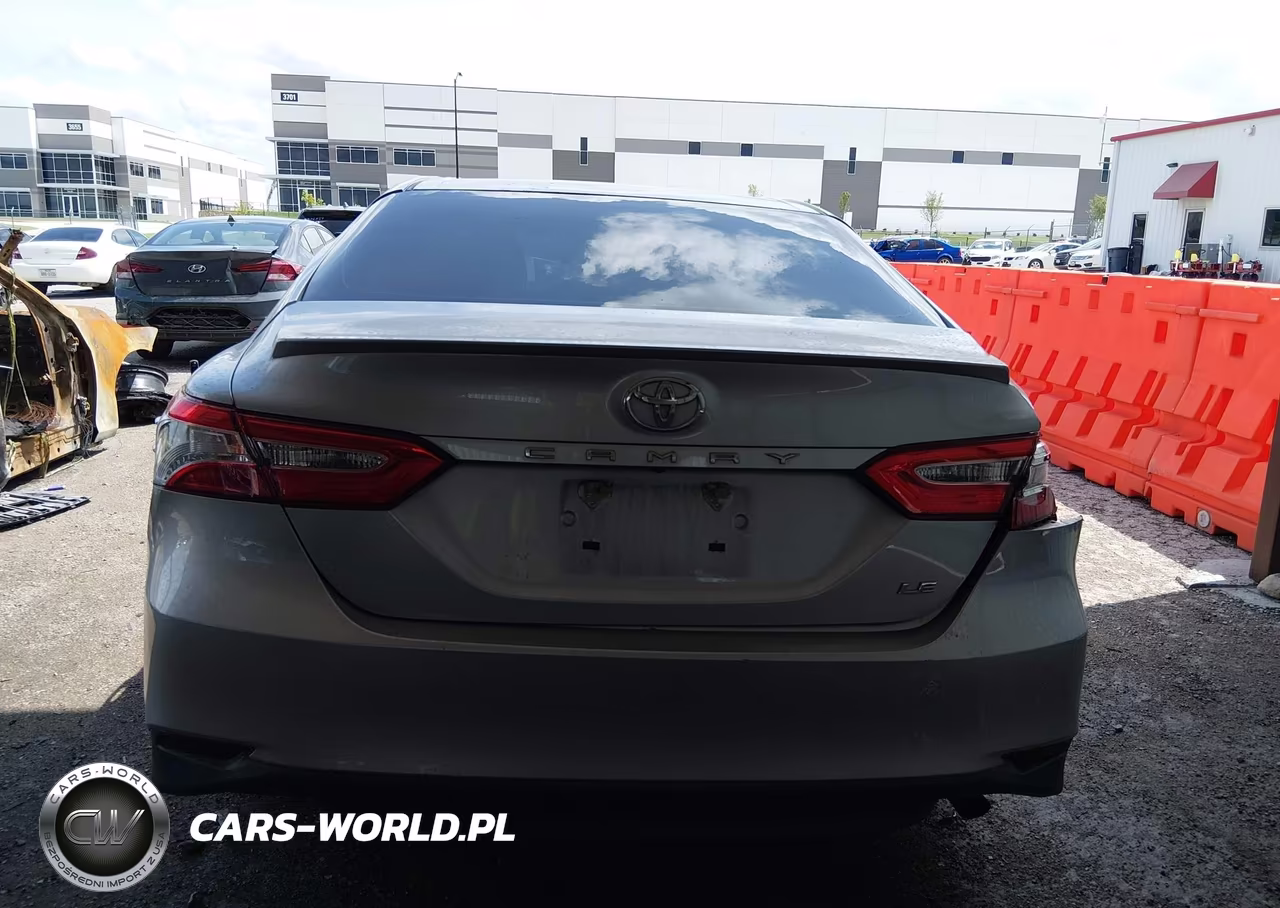 2018 Toyota Camry Le VIN:4T1B11HK6JU574464 - 16