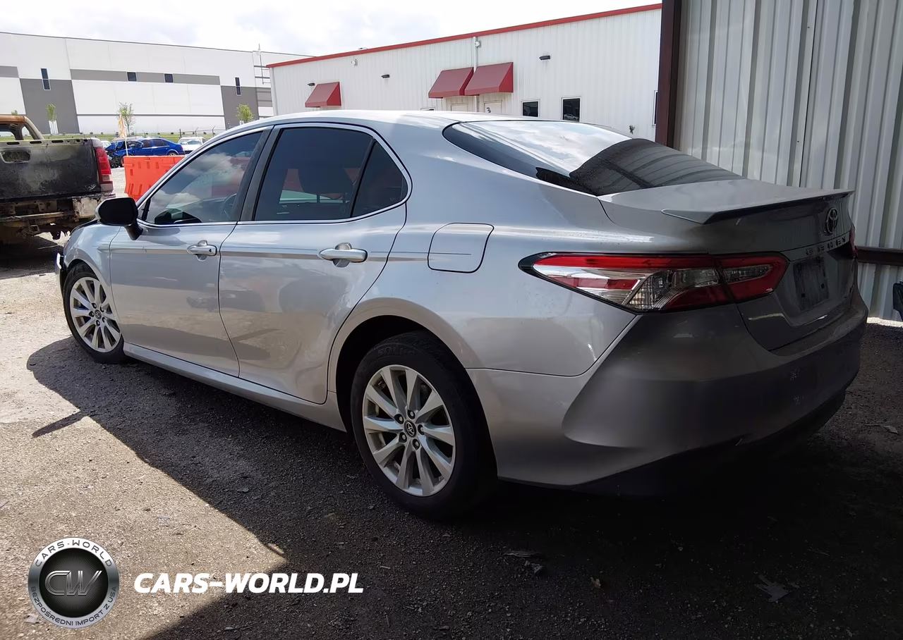 2018 Toyota Camry Le VIN:4T1B11HK6JU574464 - 3