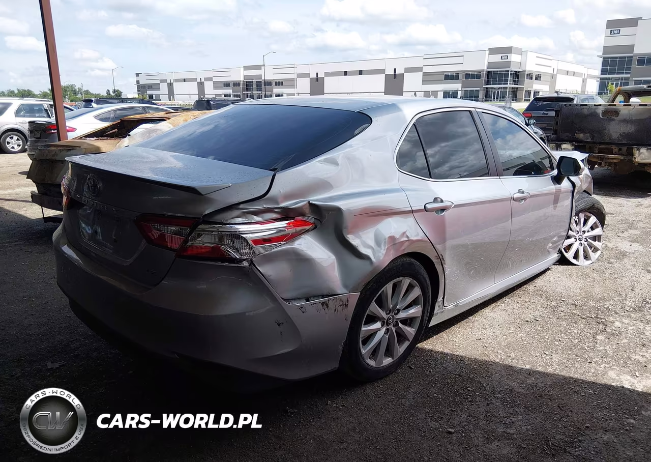 2018 Toyota Camry Le VIN:4T1B11HK6JU574464 - 4