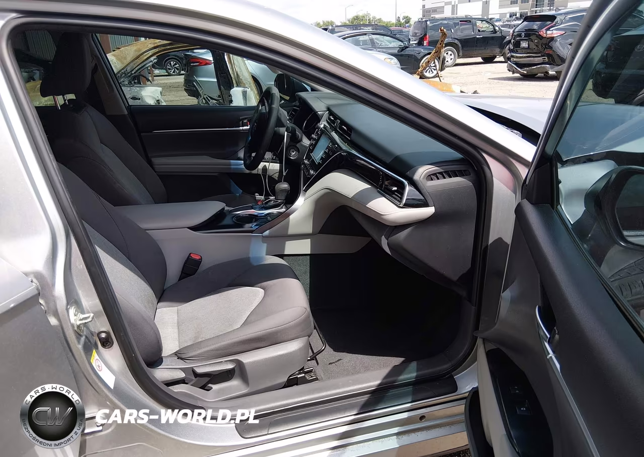 2018 Toyota Camry Le VIN:4T1B11HK6JU574464 - 5
