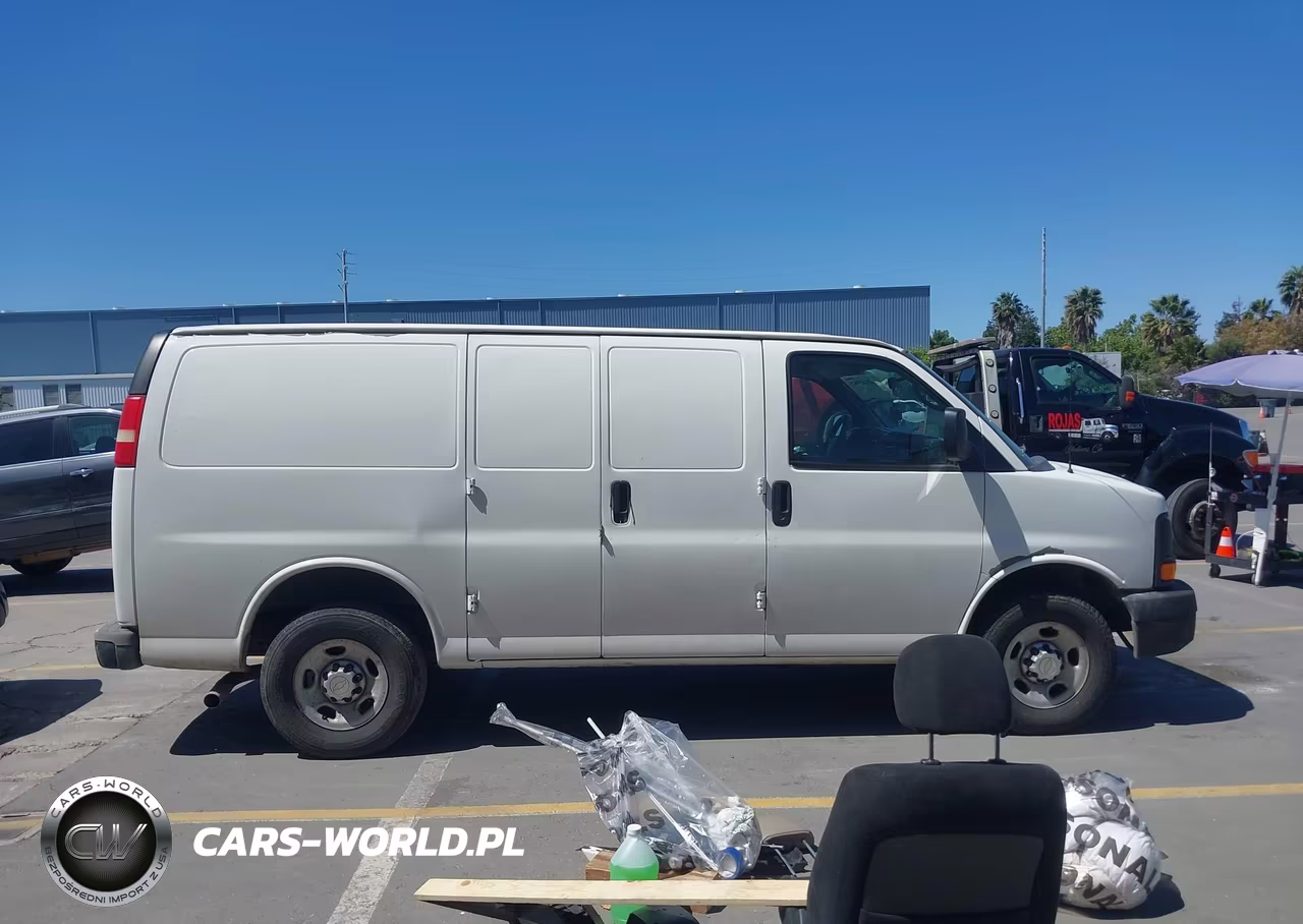 2010 Chevrolet Express 2500 Work Van VIN:1GCZGFDA2A1135730 - 14