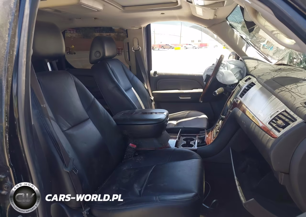 2008 Cadillac Escalade Standard VIN:1GYEC63838R146220 - 5