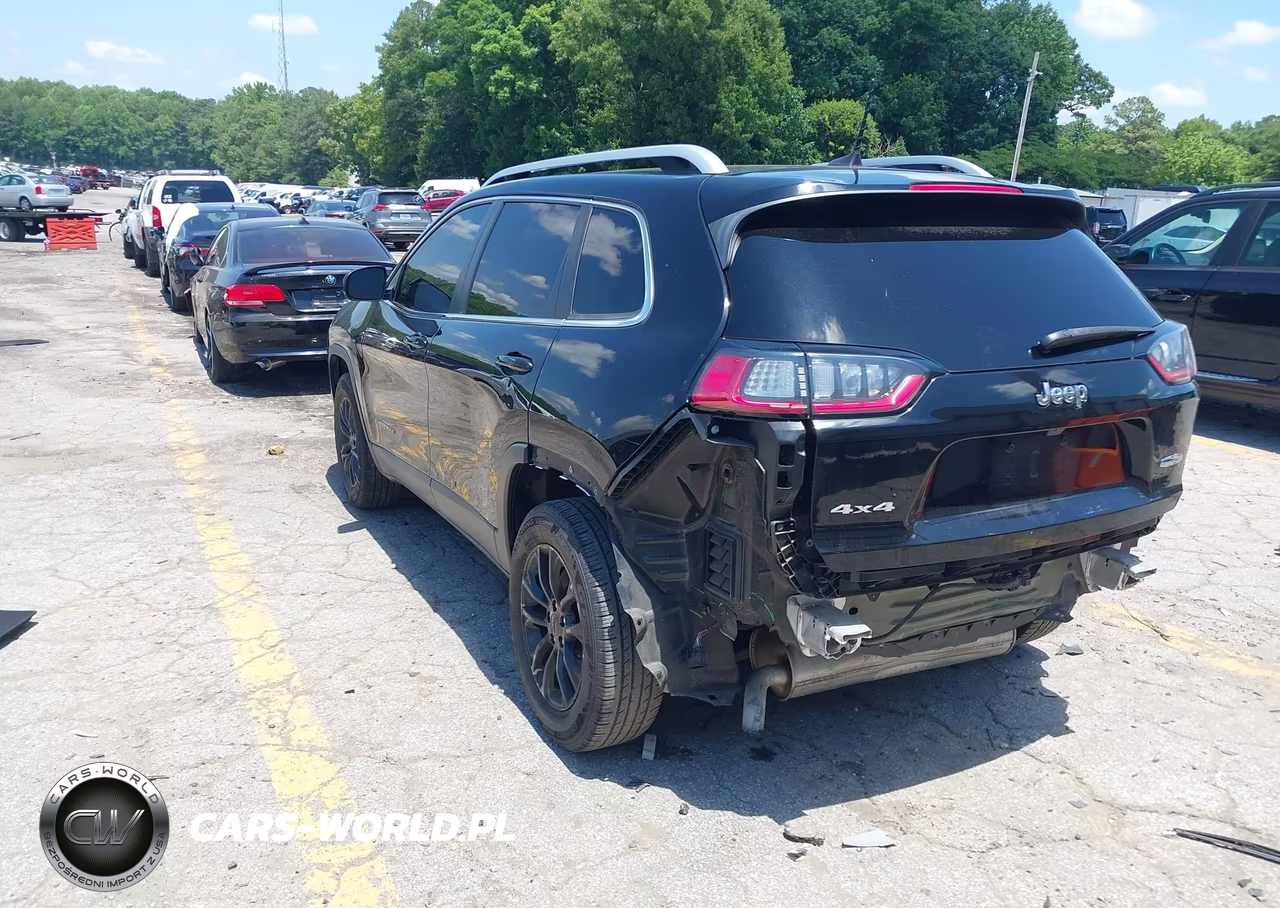 2019 Jeep Cherokee Latitude Plus 4X4 VIN:1C4PJMLB1KD394300 - 3