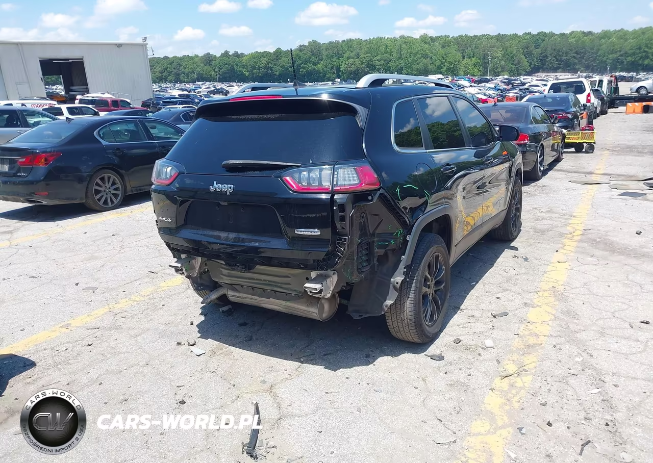 2019 Jeep Cherokee Latitude Plus 4X4 VIN:1C4PJMLB1KD394300 - 4