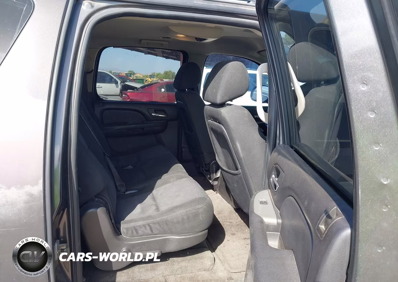 2010 Chevrolet Suburban 1500 Ls VIN:1GNUCHE06AR158380 - 8
