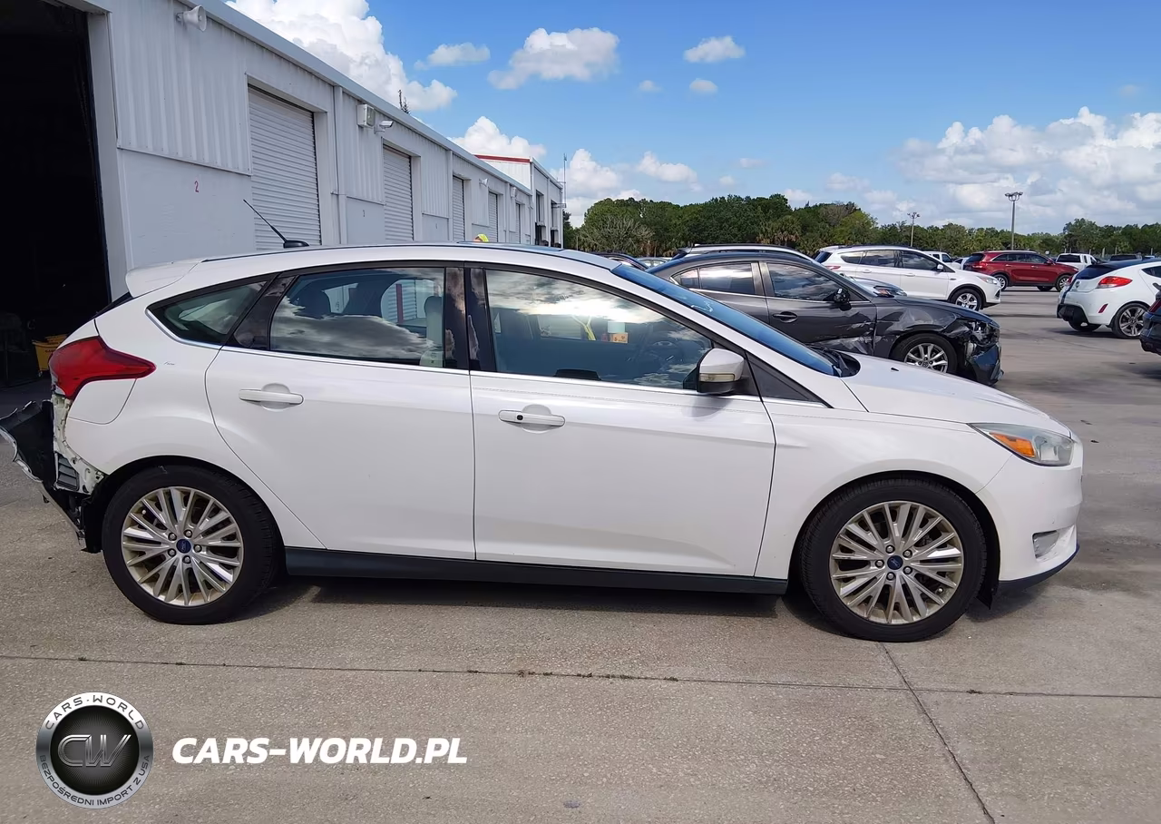 2017 Ford Focus Titanium VIN:1FADP3N23HL212948 - 14