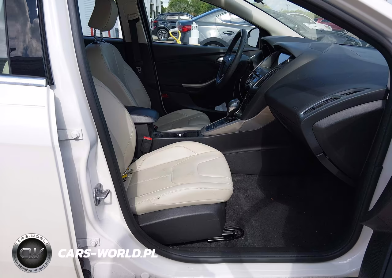 2017 Ford Focus Titanium VIN:1FADP3N23HL212948 - 5
