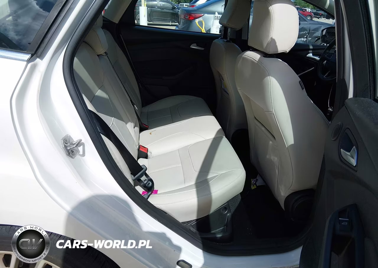 2017 Ford Focus Titanium VIN:1FADP3N23HL212948 - 8
