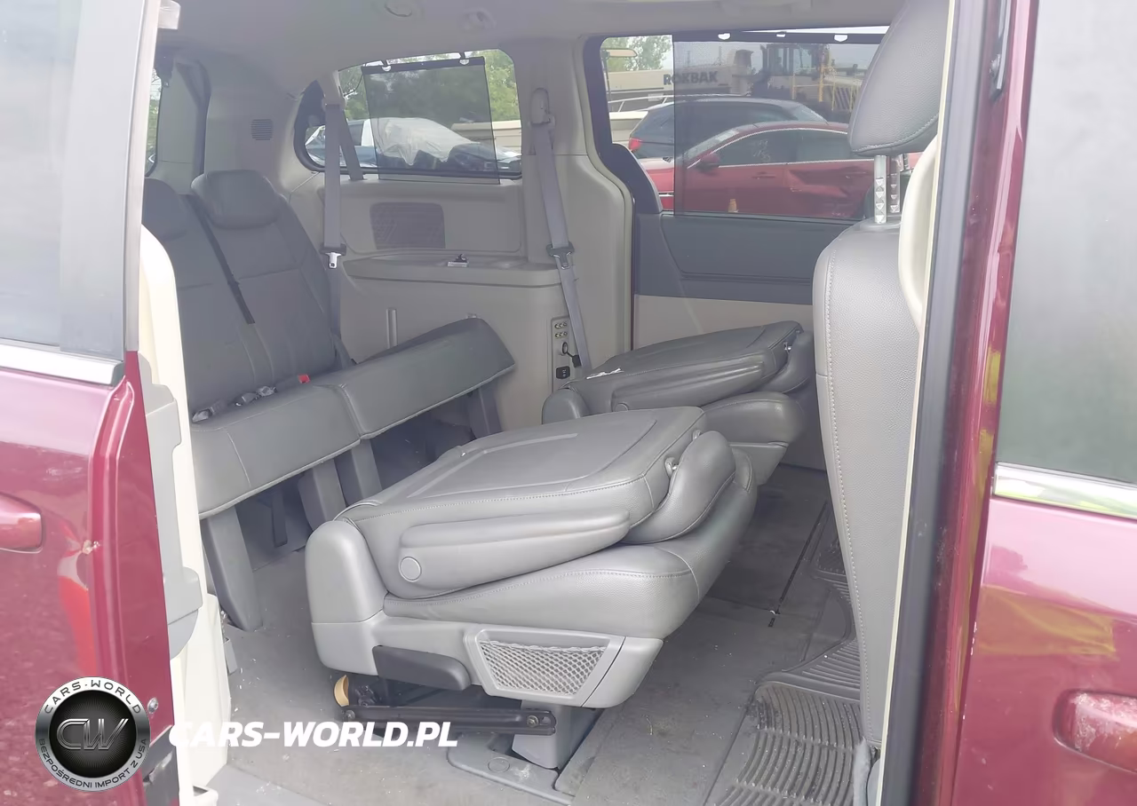 2008 Chrysler Town & Country Touring VIN:2A8HR54P28R662458 - 8