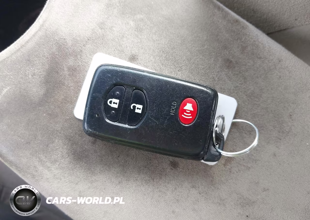 2015 Toyota Prius Two VIN:JTDKN3DUXF2000593 - 11