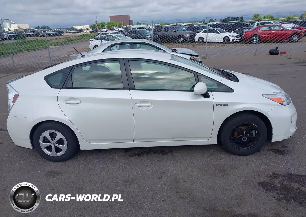 2015 Toyota Prius Two VIN:JTDKN3DUXF2000593 - 14