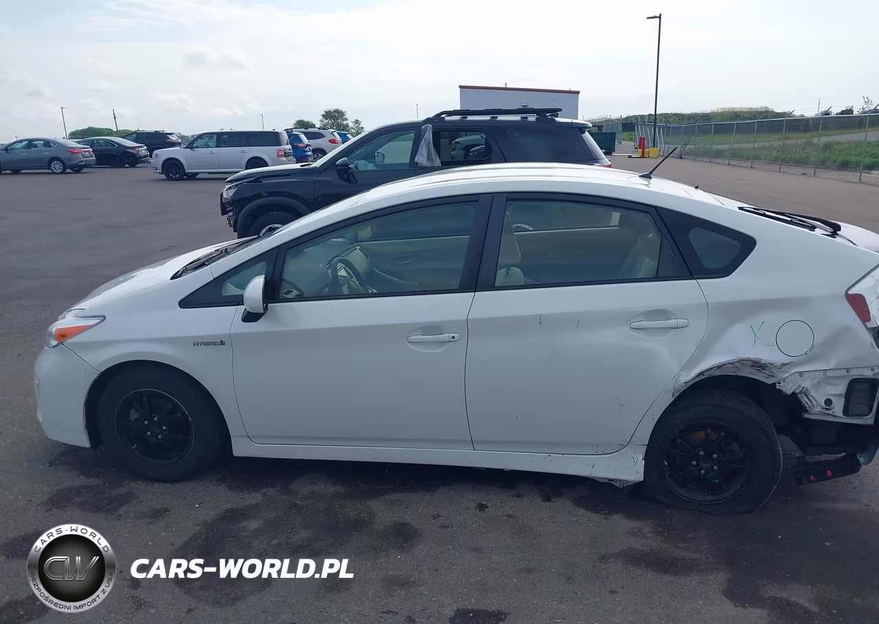 2015 Toyota Prius Two VIN:JTDKN3DUXF2000593 - 15