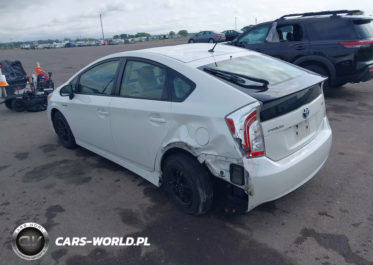 2015 Toyota Prius Two VIN:JTDKN3DUXF2000593 - 3