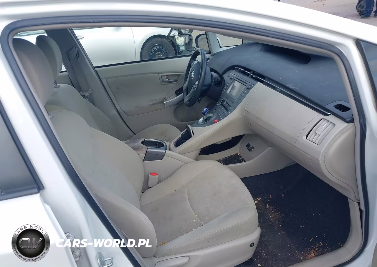 2015 Toyota Prius Two VIN:JTDKN3DUXF2000593 - 5
