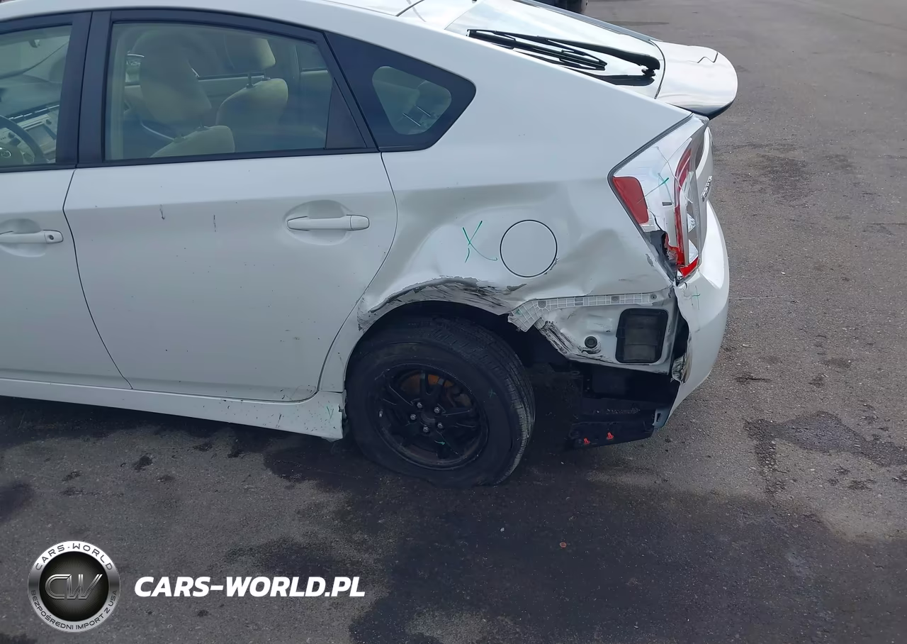 2015 Toyota Prius Two VIN:JTDKN3DUXF2000593 - 6