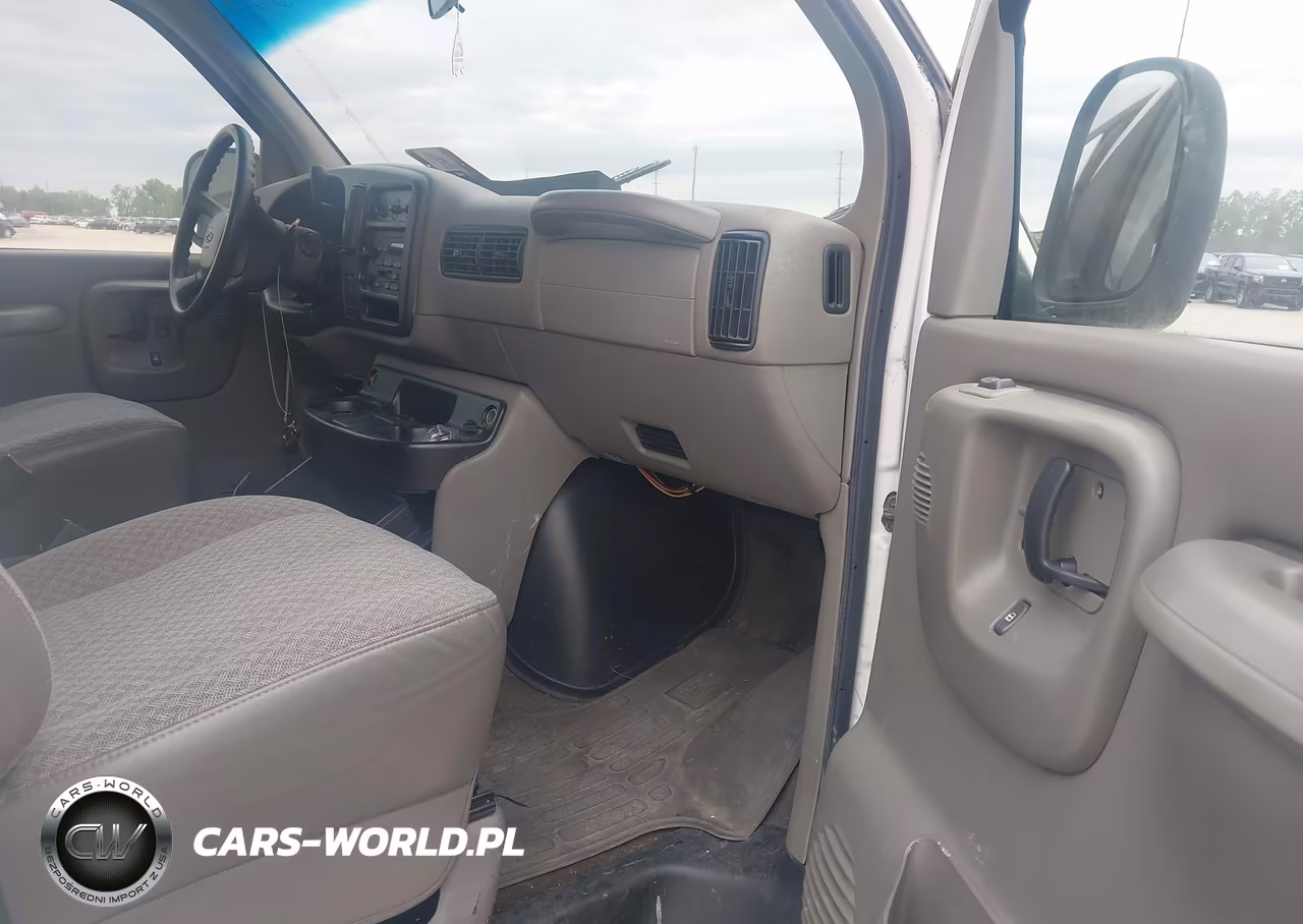 2001 Chevrolet Express VIN:1GAHG39R111213304 - 5