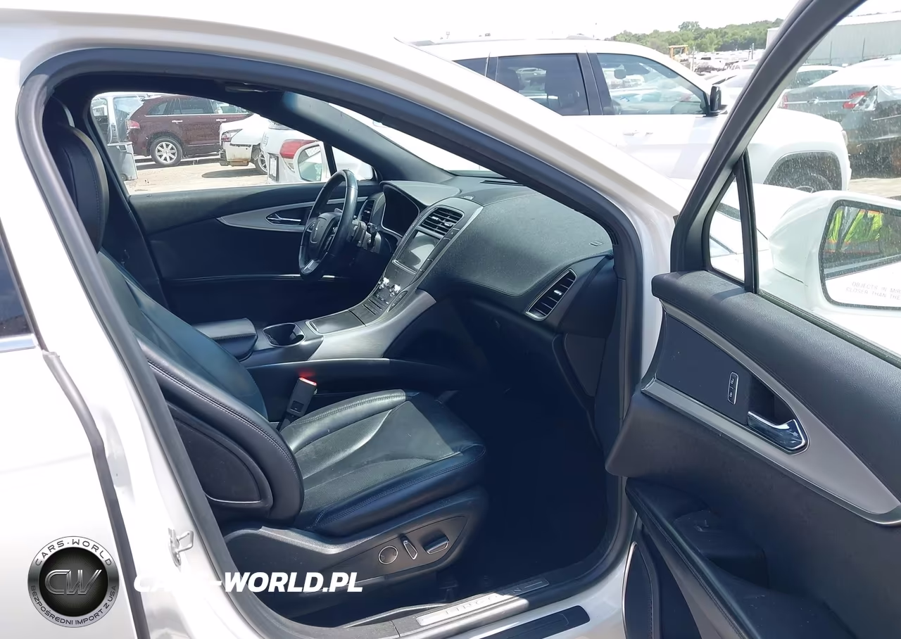 2020 Lincoln Nautilus Standard VIN:2LMPJ6J92LBL06910 - 5