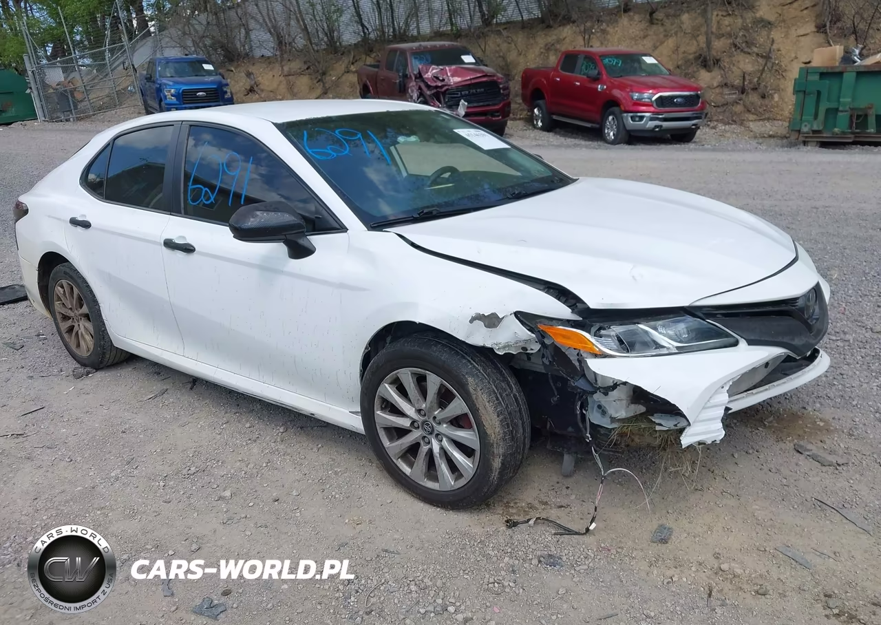2019 Toyota Camry Le – zdjęcie 1 z 16
