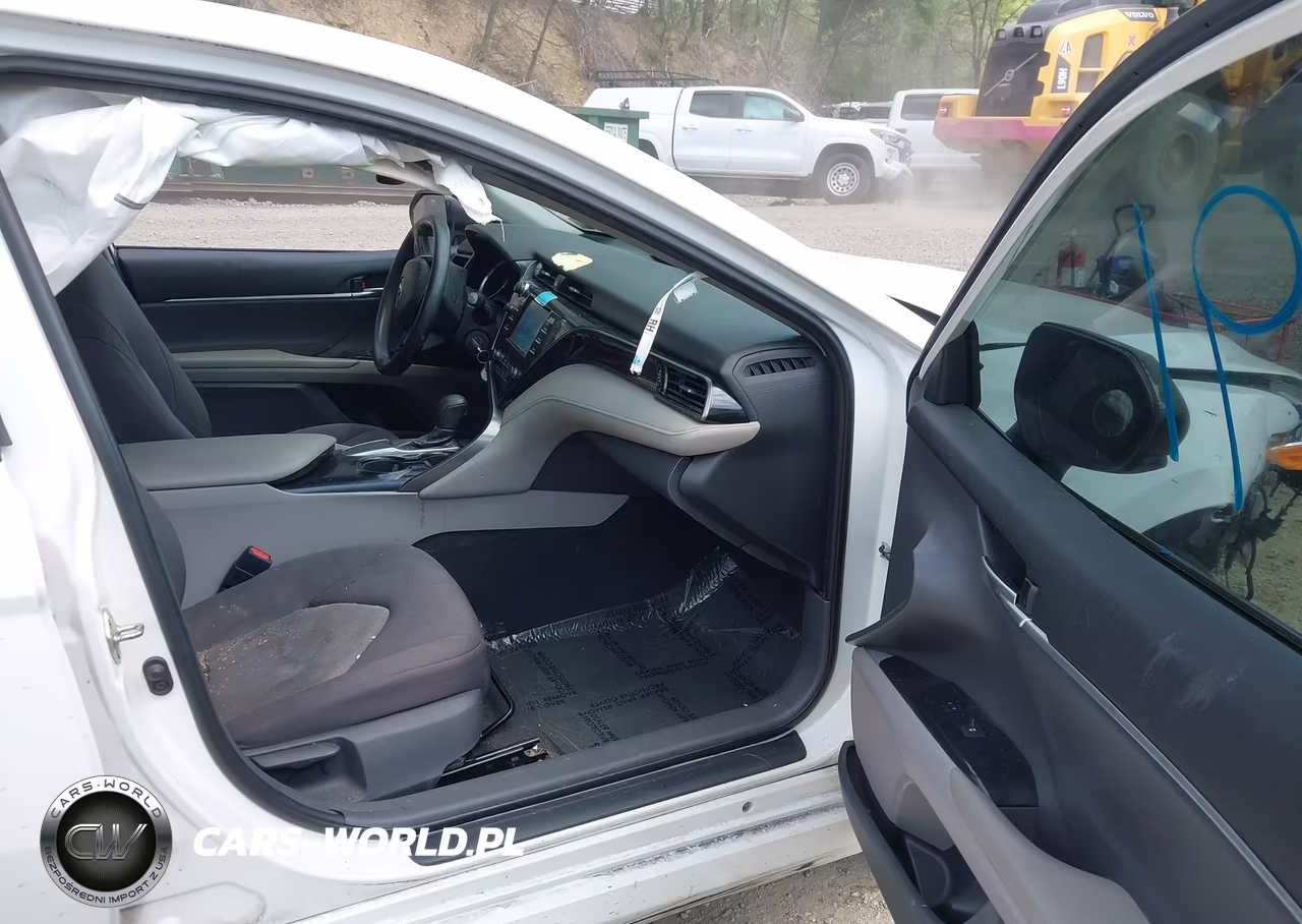 2019 Toyota Camry Le VIN:4T1B11HK9KU830968 - 5