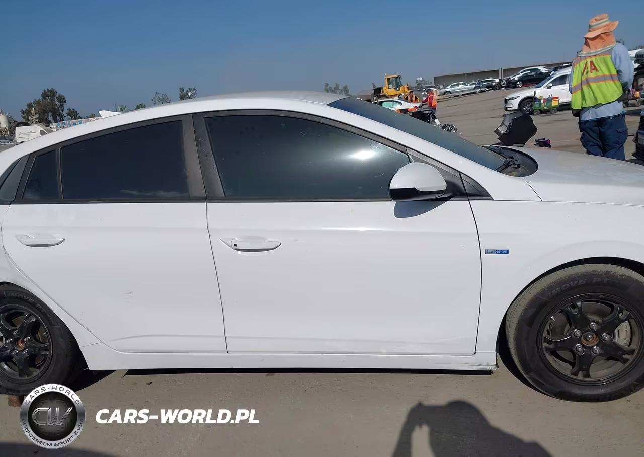 2017 Hyundai Ioniq Hybrid Blue VIN:KMHC65LC6HU024768 - 13