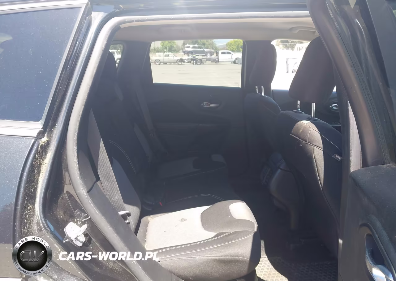 2014 Jeep Cherokee Latitude VIN:1C4PJMCS3EW214968 - 8