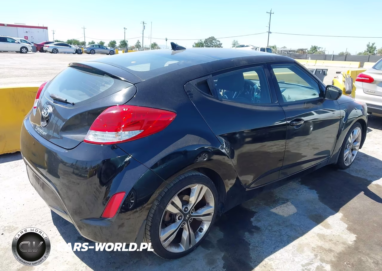 2015 Hyundai Veloster VIN:KMHTC6ADXFU228917 - 4