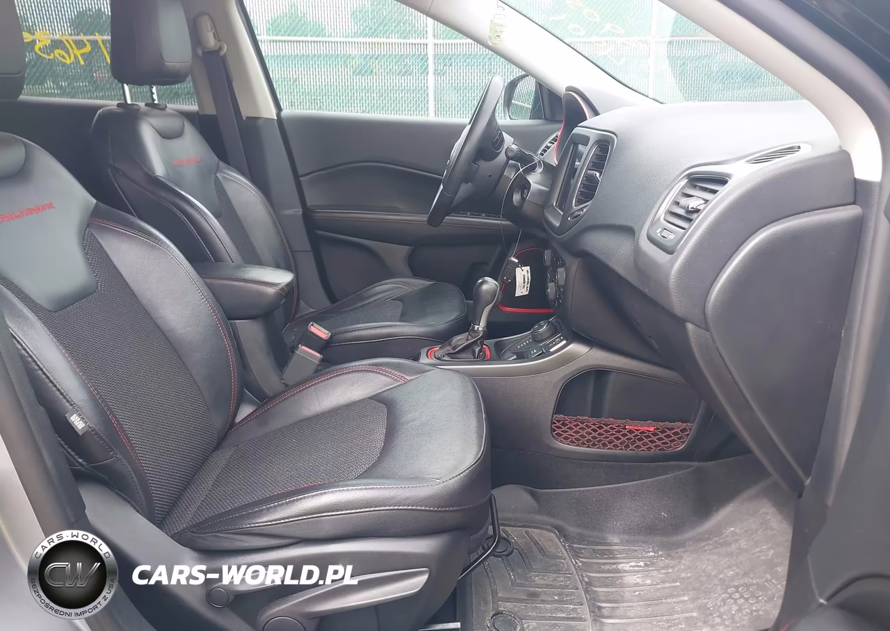 2019 Jeep Compass Trailhawk 4X4 VIN:3C4NJDDB6KT639057 - 5