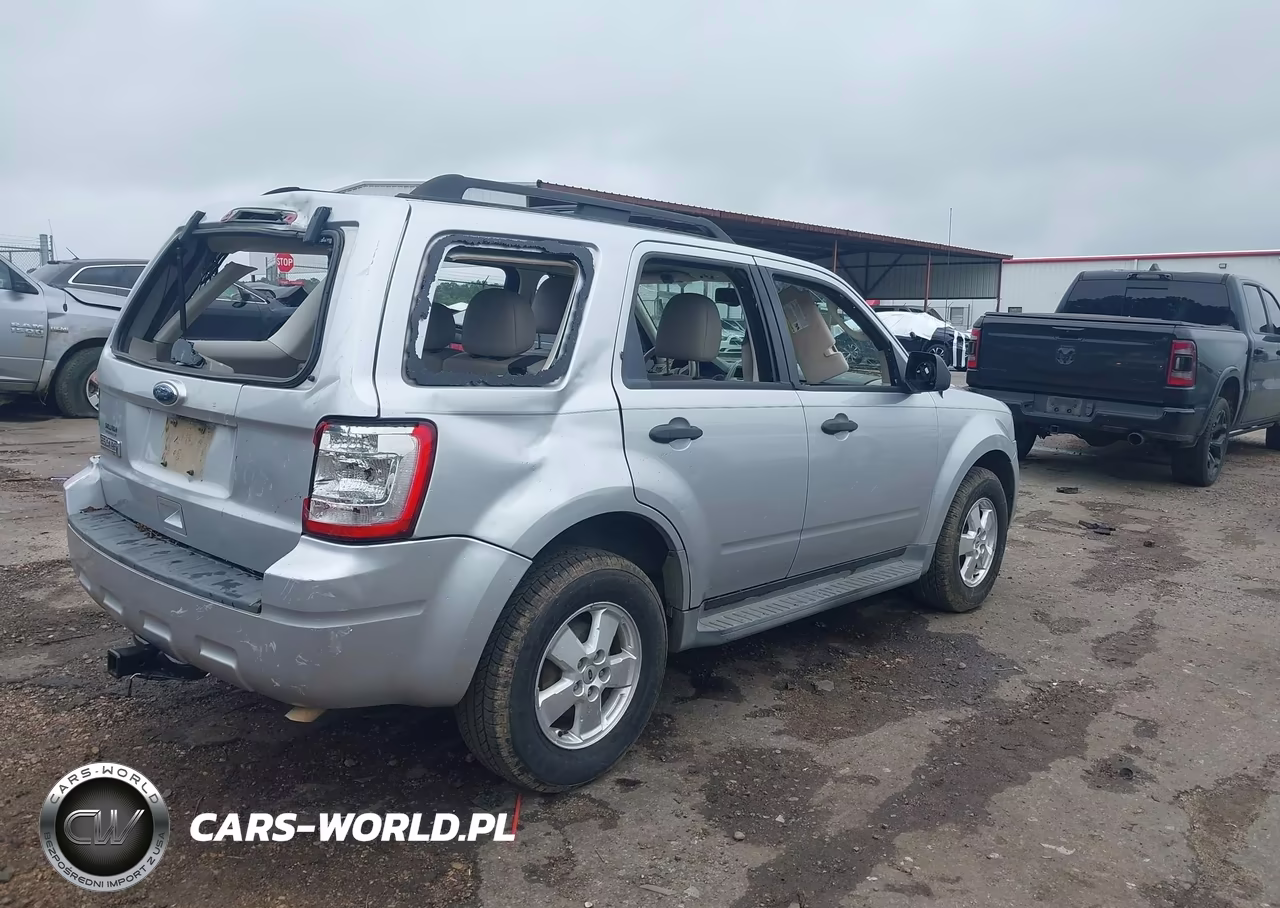 2010 Ford Escape Xlt VIN:1FMCU0D74AKD42657 - 4