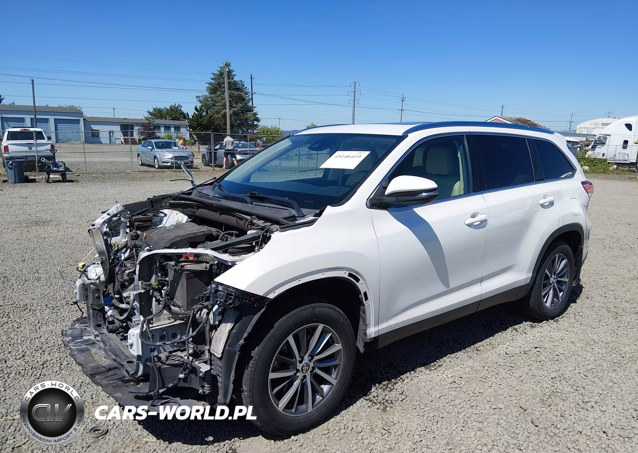 2019 Toyota Highlander Xle VIN:5TDJZRFH3KS574197 - 2