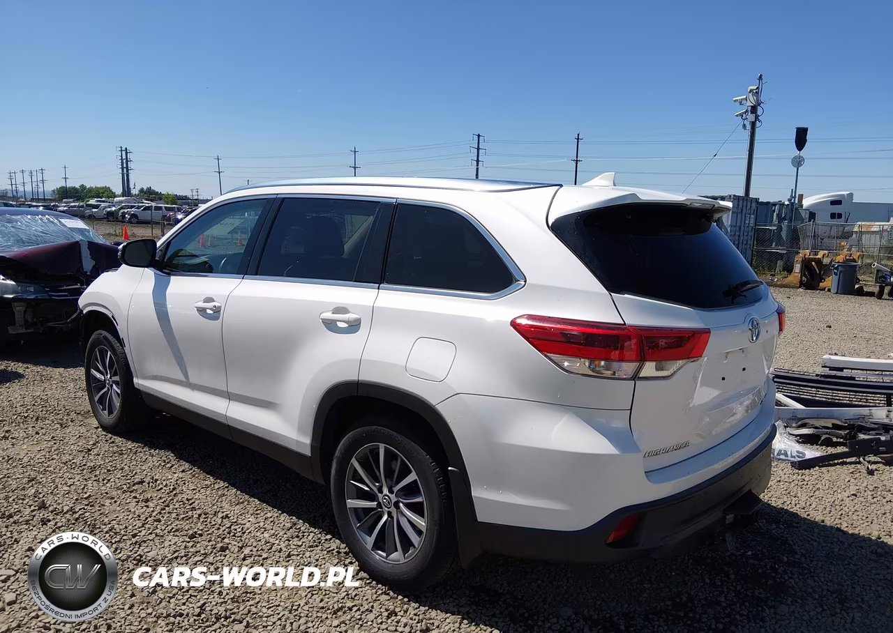 2019 Toyota Highlander Xle VIN:5TDJZRFH3KS574197 - 3