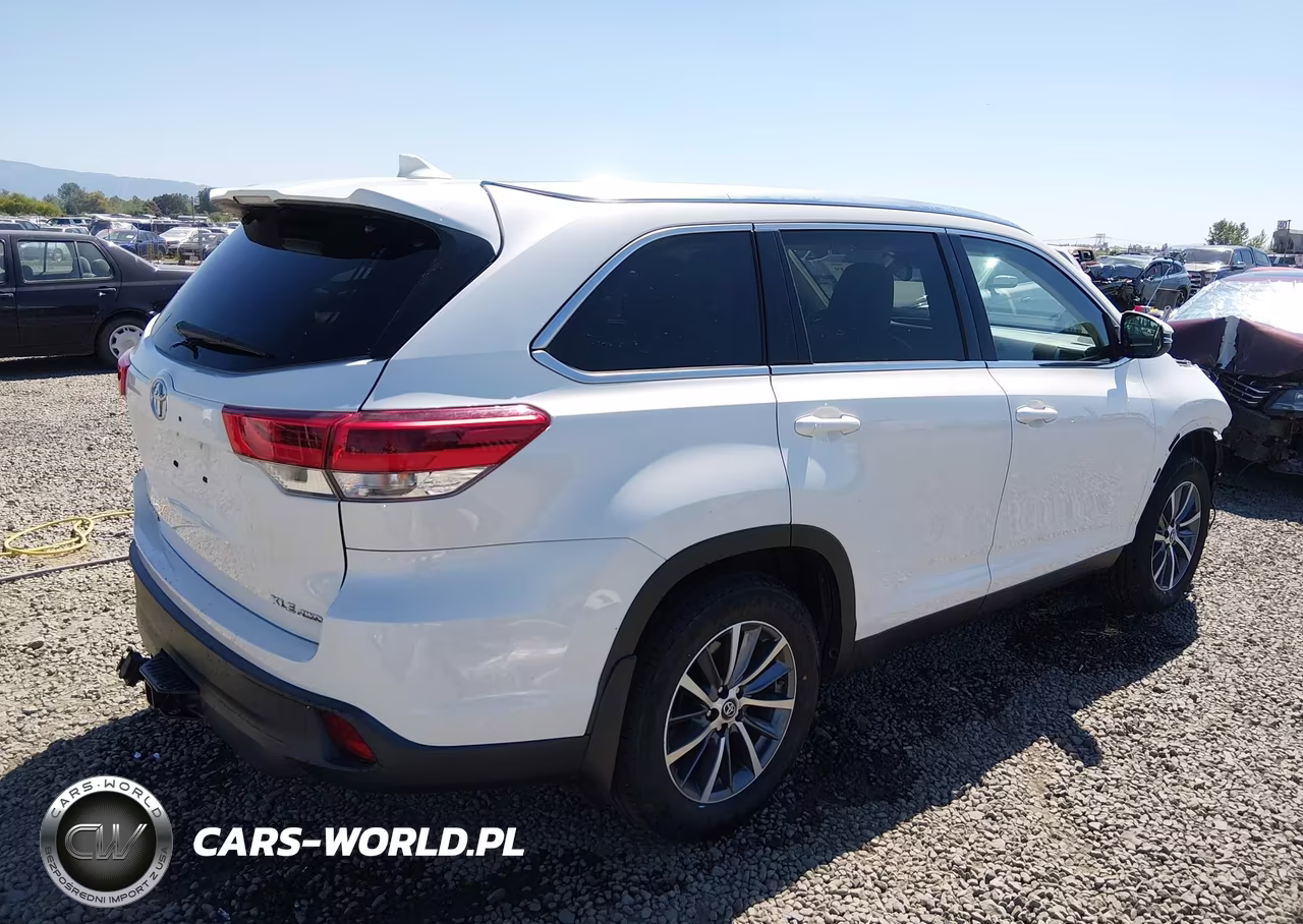 2019 Toyota Highlander Xle VIN:5TDJZRFH3KS574197 - 4